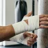 Técnica de golpeo al saco de boxeo para evitar dolor de muñeca